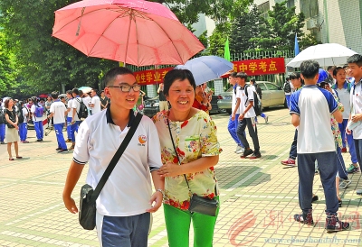 我市3萬余考生端午中考 