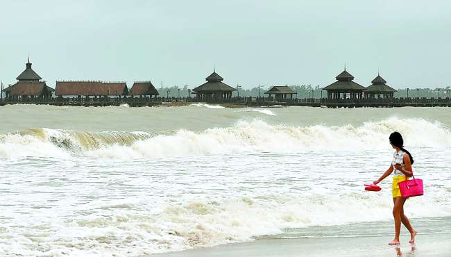 “鲸鱼”上午进入北部湾 粤东暴雨缓解高温 